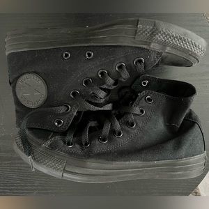 Hightop Classic Converse Chucks- women’s 7.5, Black